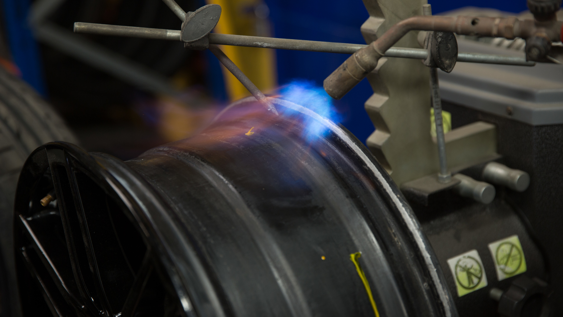 ALLOY WHEEL STRAIGHTENING