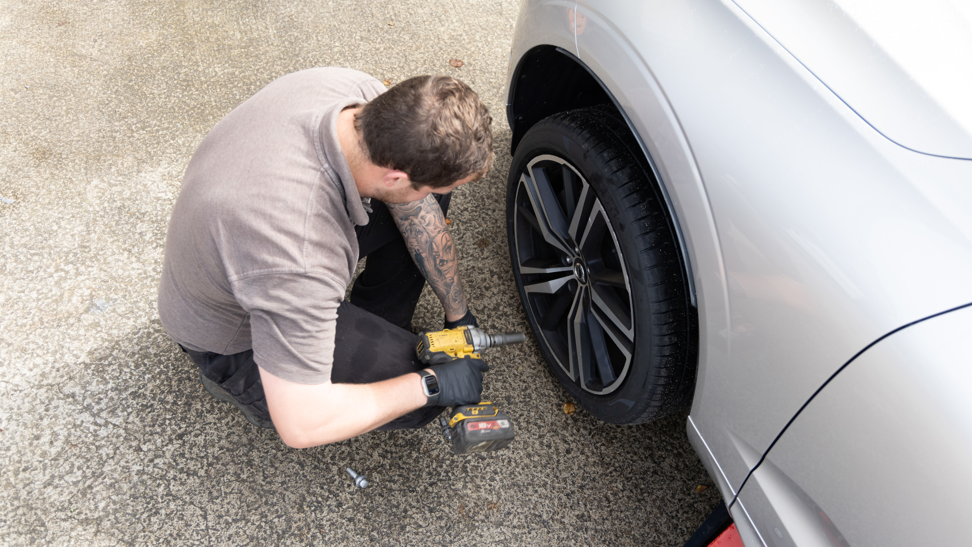 Removing the wheels from the vehicle